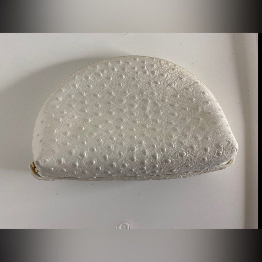 Ostrich white leather second bag cosmetic bag